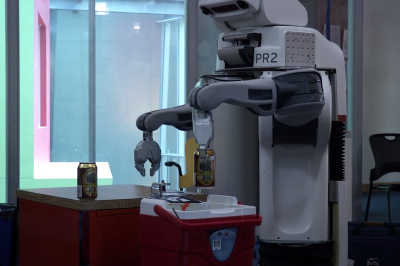 Beerbot? Hja, to je čisto pravi robot, ki dostavlja pivo! (foto: MIT)