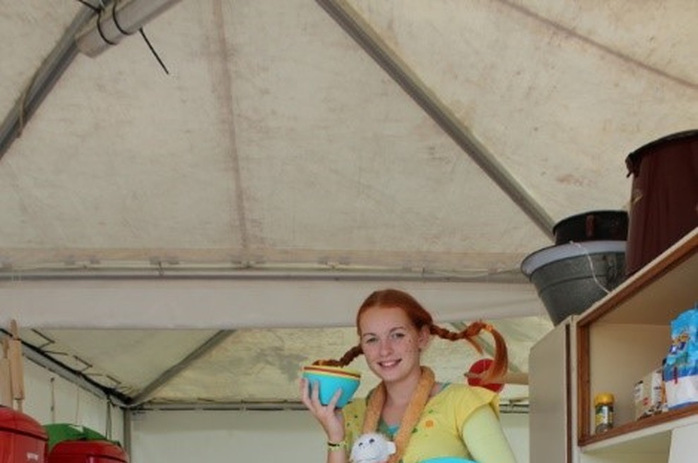 Pika Nogavička je obiskala tudi kuhinjo Plastike Skaza in bila navdušena nad njihovimi izdelki (foto: Plastika Skaza)