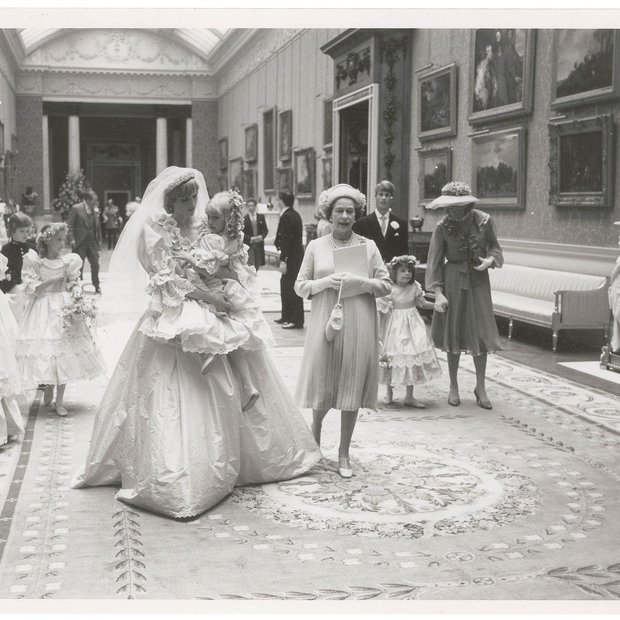 Še nevidene fotografije poroke princese Diane in princa Charlesa