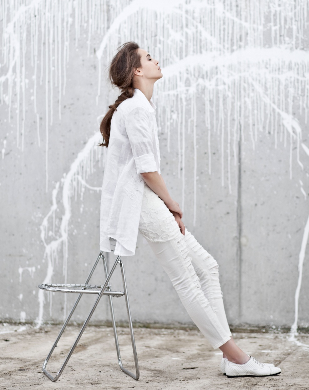 Bluza Massimo Dutti, 89,95 €; tunika Liu Jo, 149 €; kavbojke Marciano Guess, 128,99 €; čevlji Le Bon Chic, 231 €.