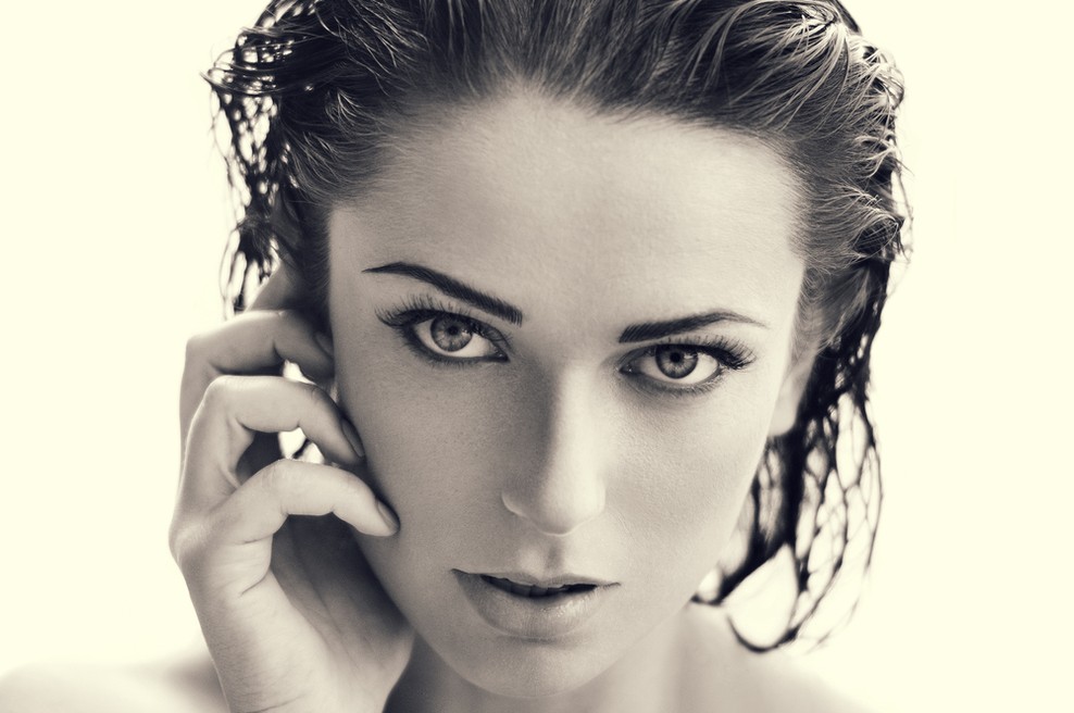 Nikar ne hodite spat z mokrimi lasmi, svari nedavna študija! (foto: shutterstock)