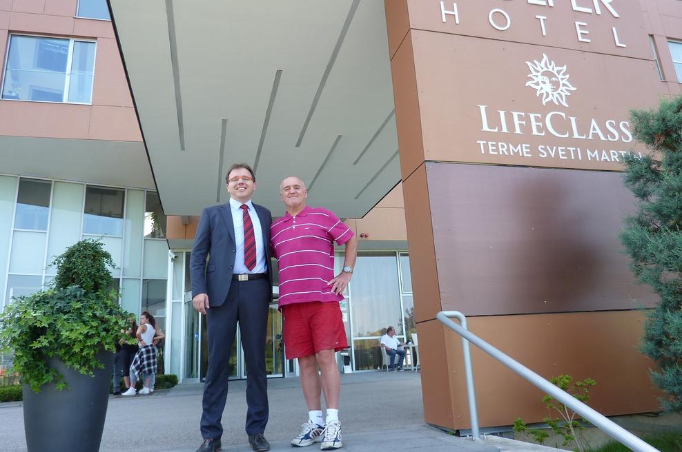 Direktor LifeClass Term Sveti Martin Branimir Blajić in legenda maratonskega plavanja Martin Strel (foto: LifeClass Terme Sveti Martin)