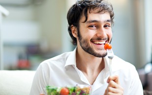 Ste vedeli, da naše misli in čustva vplivajo na uživanje hrane?