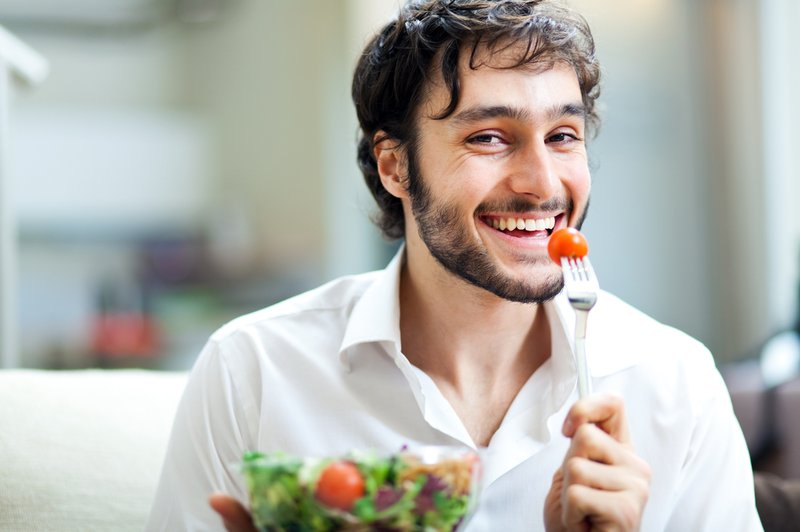 Ste vedeli, da naše misli in čustva vplivajo na uživanje hrane? (foto: Shutterstock)