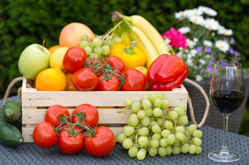 Na stojnicah in tržnicah še vedno goljufajo, zlasti pri sezonskem sadju in zelenjavi (foto: Profimedia.si)
