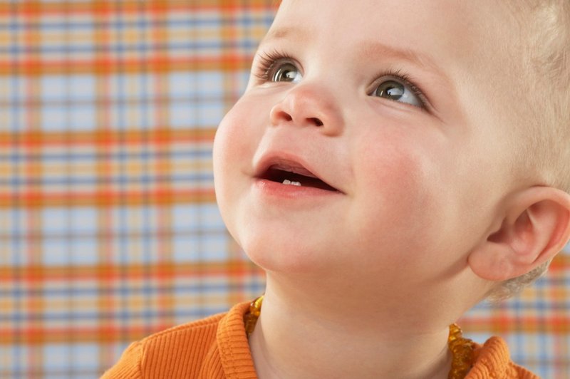 Želite svojega otroka vzgojiti v srečnega in optimističnega človeka? (foto: Profimedia)