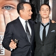 Tom Hanks sinu navkljub vsemu stoji ob strani!