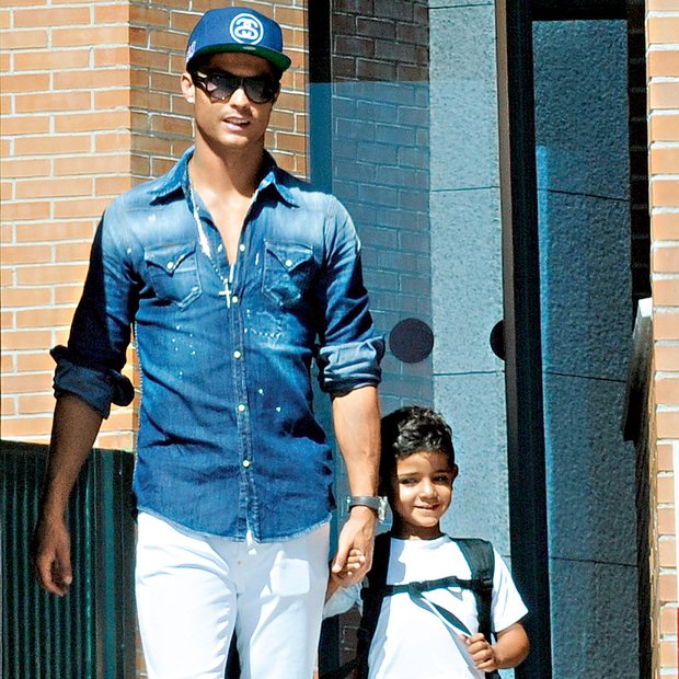 Cristiano Ronaldo je skrben očka