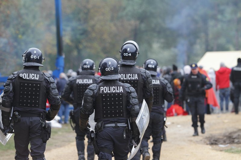 Policija v danih razmerah begunske krize daje vse od sebe! (foto: Goran Antley)