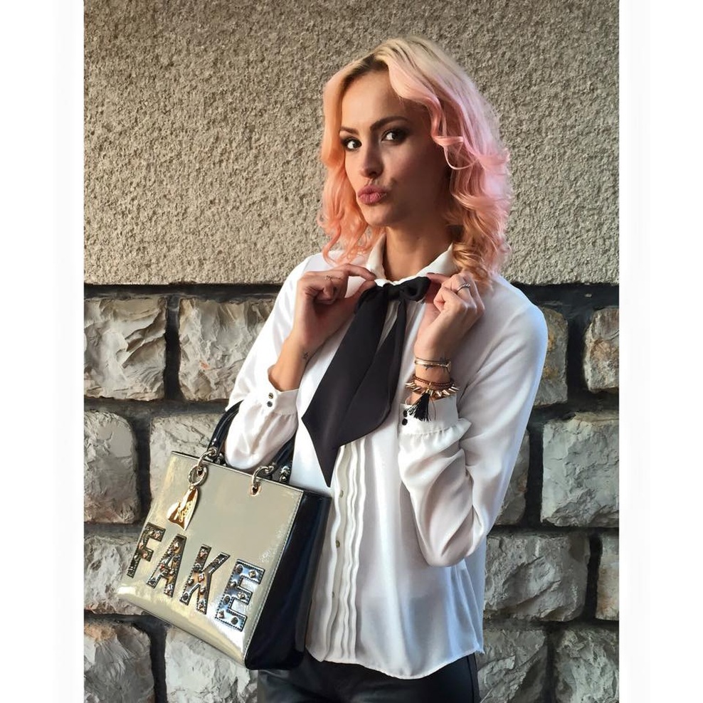 Takole v roza različici navdušuje Katy Perry.