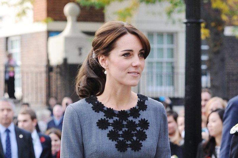 Kate Middleton prisega na sok iz ohrovta (foto: Profimedia)