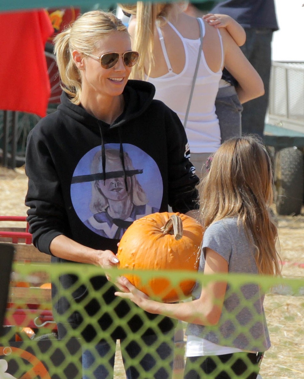 Na lep jesenski dan sta bučo iskala tudi David in Victoria Beckham s starejšima sinovoma. 