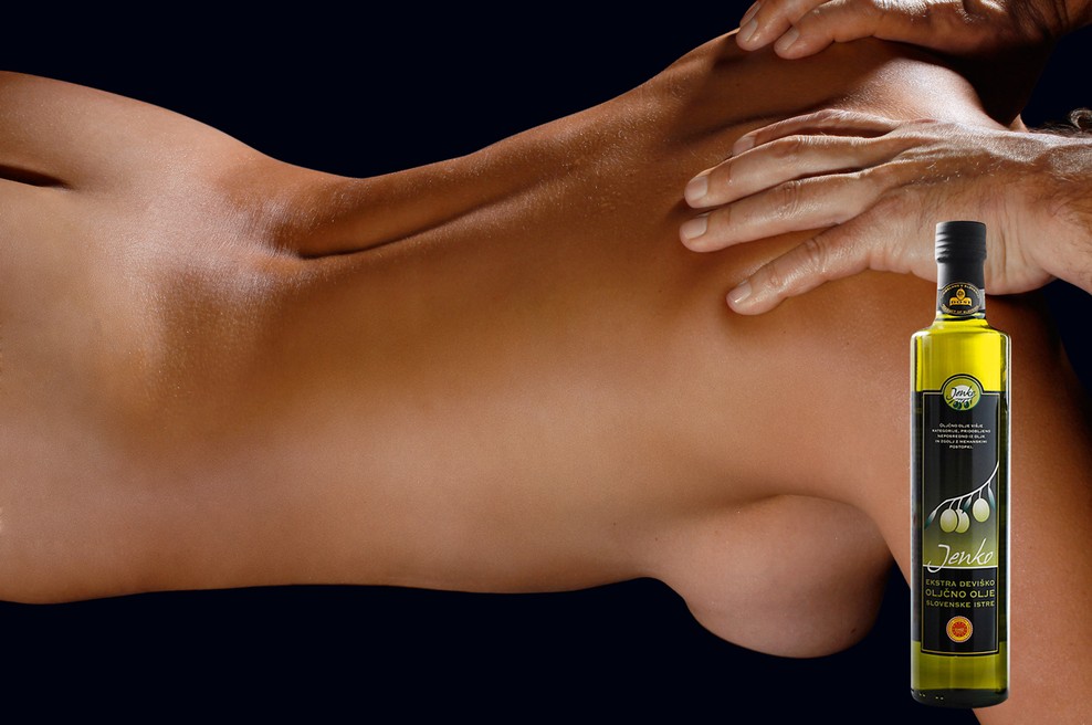 Ekstra deviško oljčno olje je odlično tudi kot olje za masažo! (foto: Playboy Press)