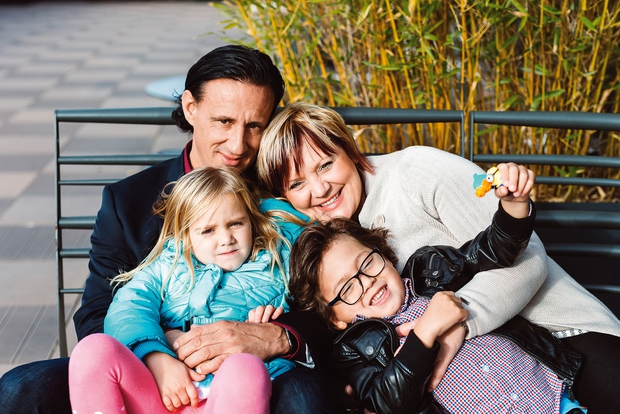 Smiljan in Helena sta po desetih letih našla svojo srečo in si ustvarila čudovito družino. (foto: Nino Verdnik)