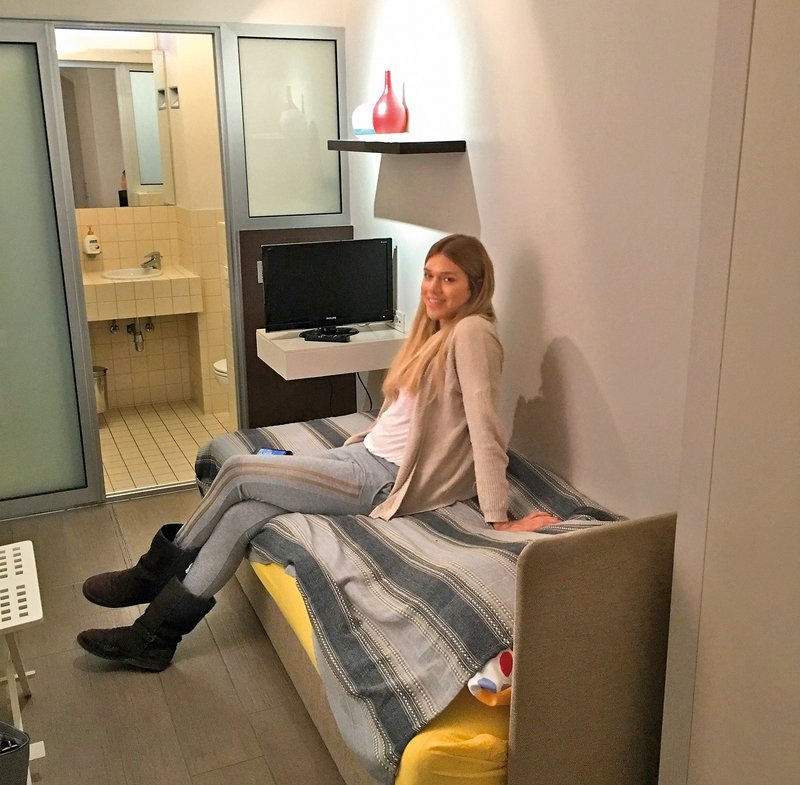 Pia je dva dni preživela 
v luksuznem apartmaju 
za rehabilitacijo v 
Zagrebu. Slika je nastala tik pred operacijo. (foto: Osebni arhiv)