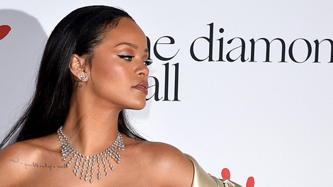 Rihanna v spodnjem perilu prava paša za oči!
