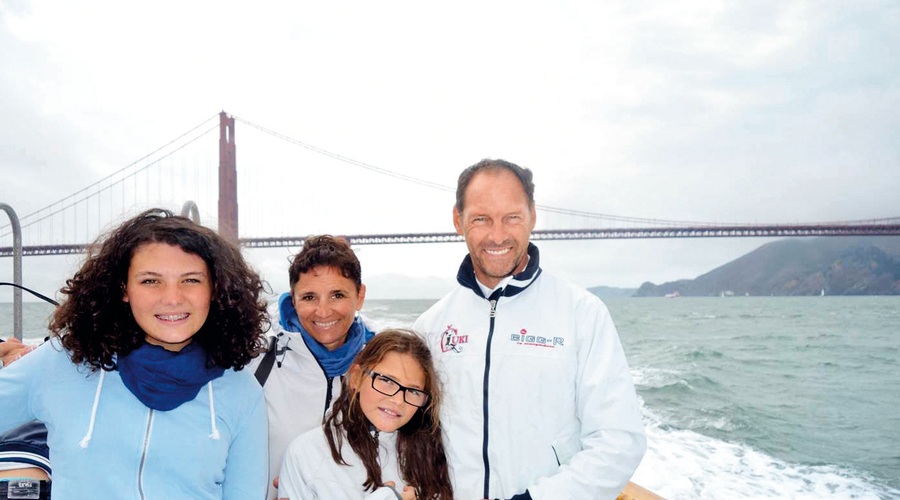 “V San Franciscu so si poleg znamenitega zapora Alcatraz seveda ogledali tudi viseči most Golden Gate, ki so ga komaj fotografirali, saj so ga vseskozi zakrivali oblaki.” (foto: osebni arhiv)