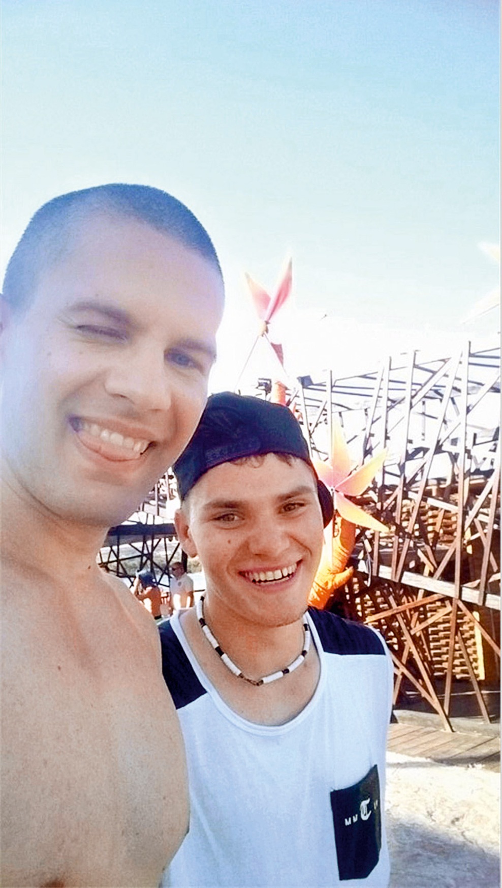 Na dopust se je 
odpravil s sestro 
in njenim fantom.