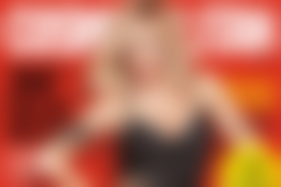 Novi Cosmopolitan tokrat prihaja z darilom!