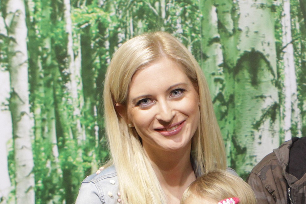 V soboto, 20. februarja, je drugič postala mamica nekdanja misica Marika Savšek, poročena Jevnišek. Z možem Jernejem sta se razveselila še ene deklice, ki sta ji dala ime Manuela.