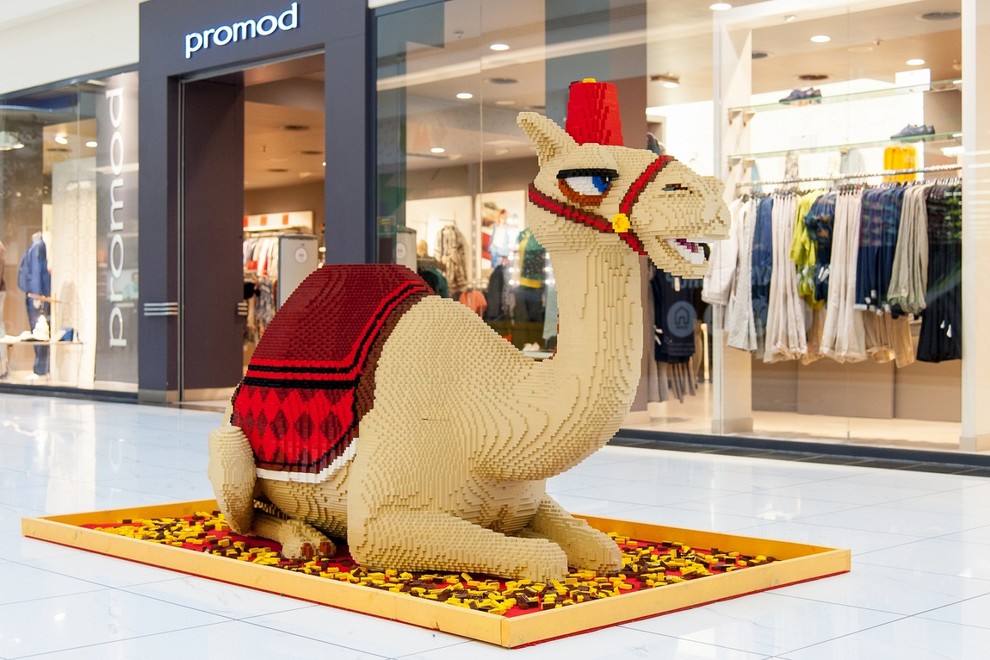 Kamela iz LEGO kock.