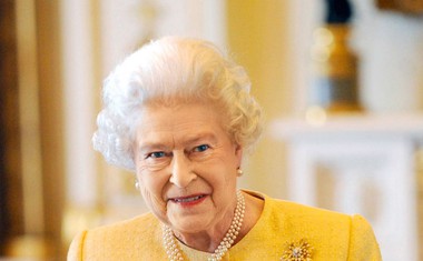 Kraljica Elizabeta: Monarhinja in njena stroga pravila