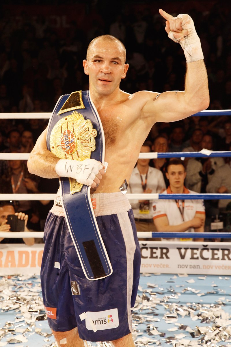 Najboljši slovenski boksar se lahko pohvali s tremi dvoboji v ZDA, v 40 dvobojih pa je zabeležil 35 zmag. (foto: Lea Press)