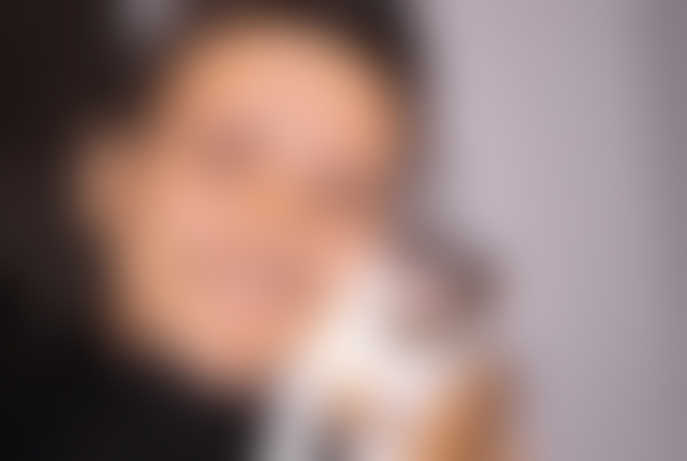 Ani Frece (mačjeljubka)
Ani je prava ljubiteljica hišnih ljubljenčkov in doma imajo kar nekaj živali. Njeno srce je osvojil predvsem maček Tom, ki pa je po njenem mnenju ne mara preveč. “Je zelo resen in ne dovoli, da silim vanj,” nam je povedala akademska glasbenica in priznala, da včasih rada z njim zapleše, sam pa nad njenimi plesnimi koraki ni najbolj navdušen.