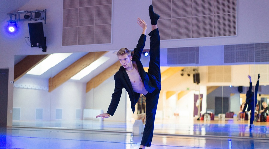 Matej Voušek  plesalec Plesne šole Kazina (foto: Tomaž Kos)