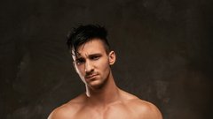Nik Pregl je star 19 let in prihaja iz Pragerskega.
