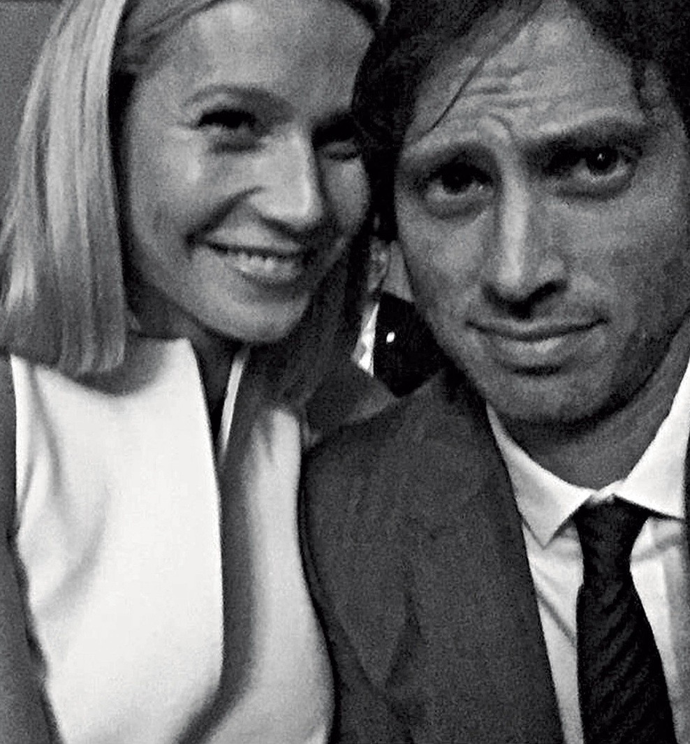 Glasbenik je uteho našel v 
svoji novi ljubezni, 31-letni 
angleški igralki Annabelle 
Wallis. 