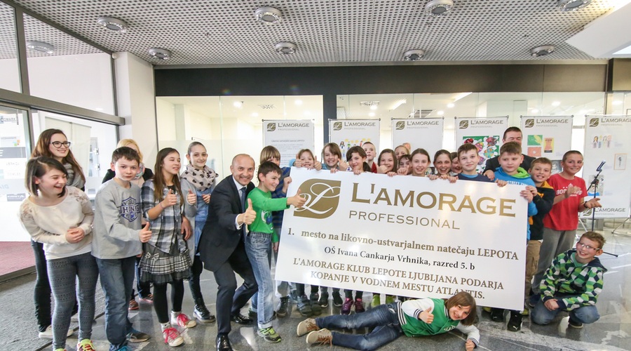 Zmagovalci likovno-ustvarjalnega natečaja Lepota so petošolci iz OŠ Ivana Cankarja Vrnhika (foto: Barbara Reya)