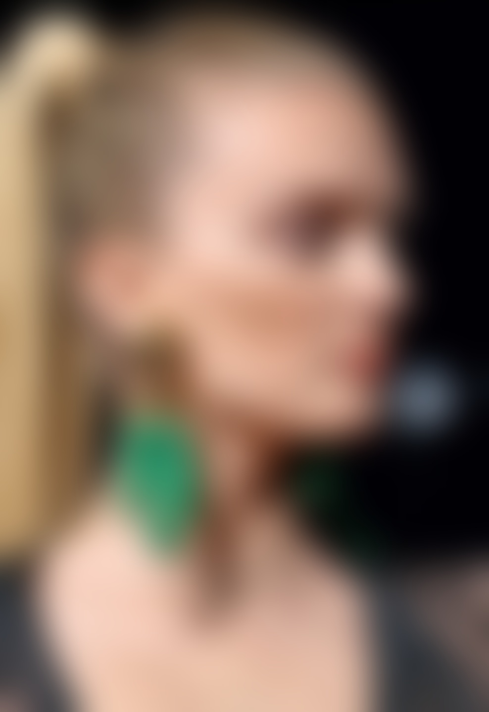 Top pričeska pozne pomladi je visok čop