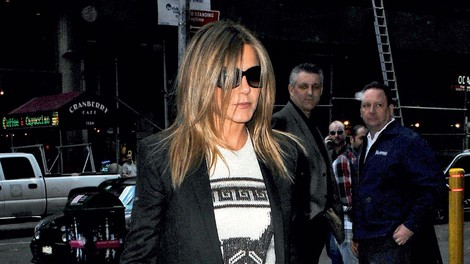 Jennifer Aniston še vedno nosi kavbojke iz Prijateljev