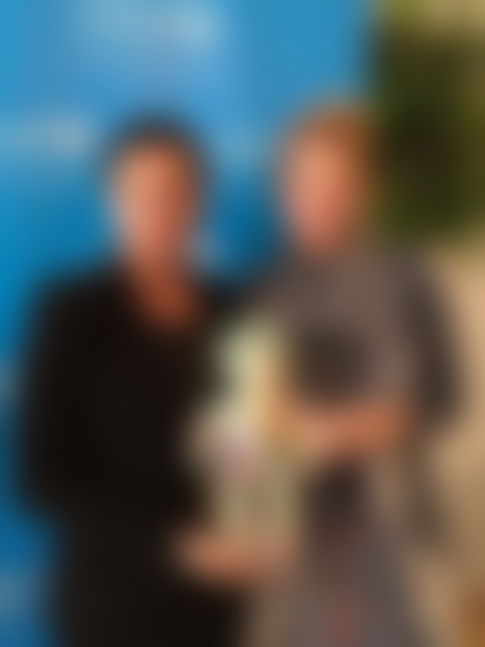  Oblikovalka Nina Holc s posvojiteljico in punčko Malo gozdno vilo Mo
