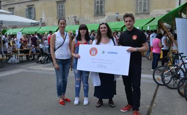 Člani Rotaract kluba Maribor s peko palačink zbrali 2.000,00 EUR prostovoljnih prispevkov in spekli rekordnih 1.000 palačink