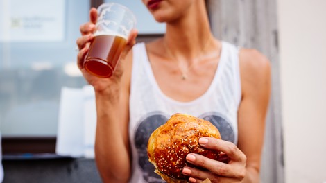 Prihaja poletna izdaja ulične poslastice Pivo & Burger Fest