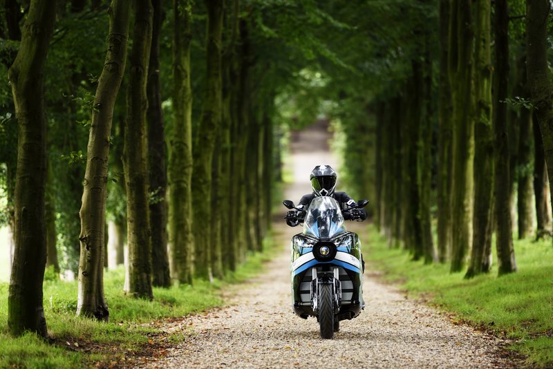V 80 dneh okrog sveta na električnem motociklu (foto: STORM)