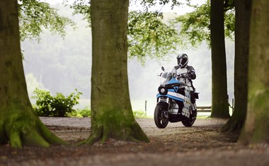 V 80 dneh okrog sveta na električnem motociklu