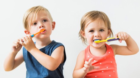 Test zobnih krem za malčke in starejše otroke! Fluor DA, Cink NE!