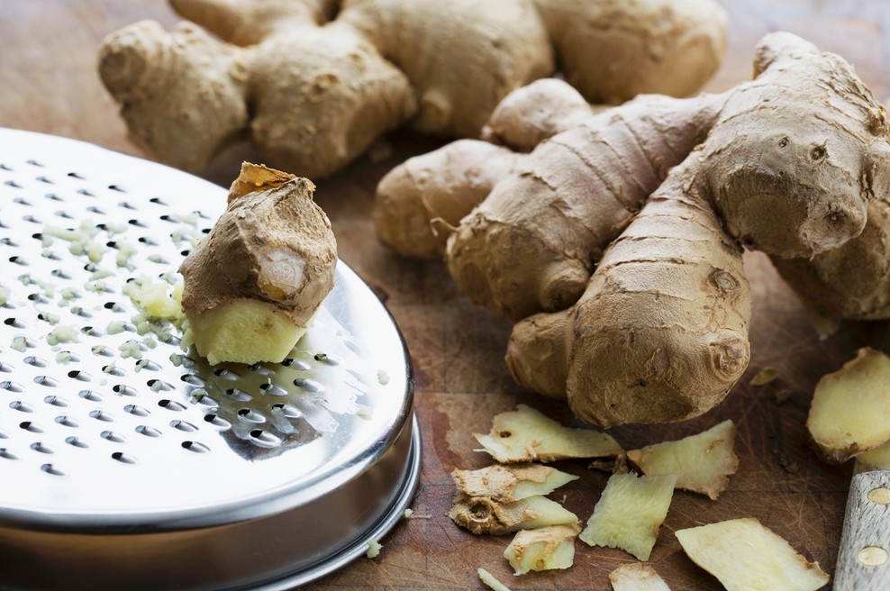 Če boste ingver shranjevali takole, bo še tedne ohranil svežino (foto: Profimedia)