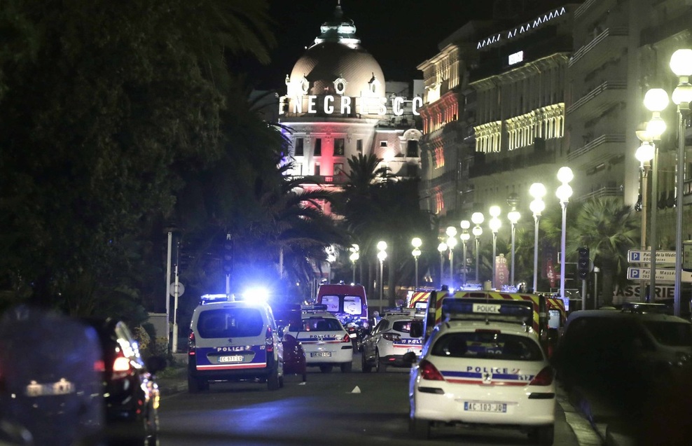 Svet je v šoku! Ni besed, s katerimi bi lahko razložili grozljivi teroristični napad v Nici!