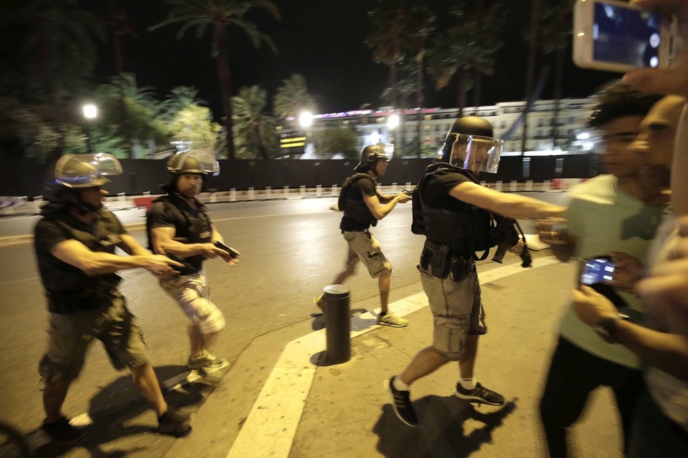 Svet je v šoku! Ni besed, s katerimi bi lahko razložili grozljivi teroristični napad v Nici!