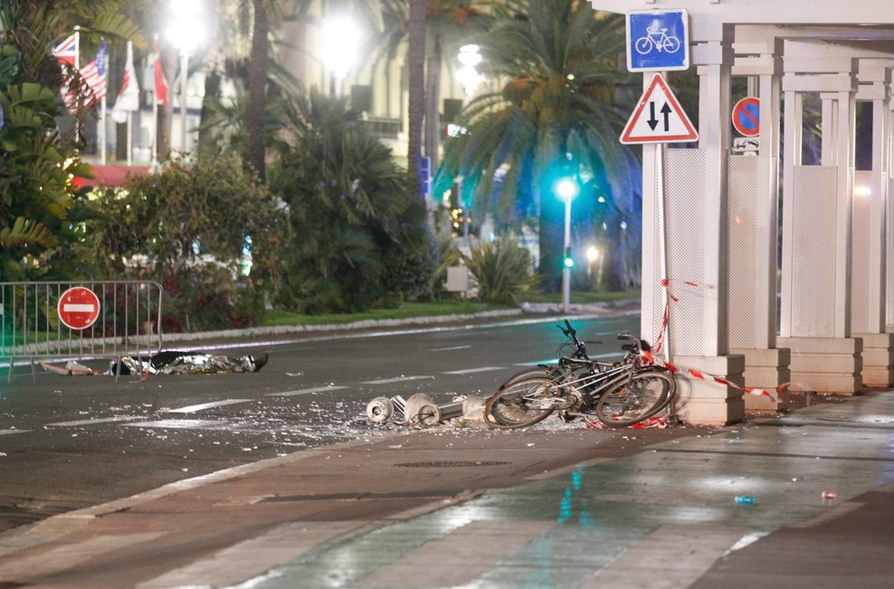 Svet je v šoku! Ni besed, s katerimi bi lahko razložili grozljivi teroristični napad v Nici!