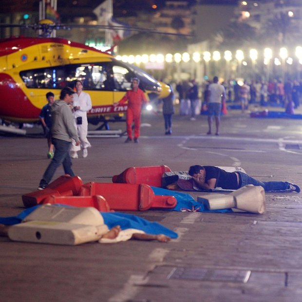 Svet je v šoku! Ni besed, s katerimi bi lahko razložili grozljivi teroristični napad v Nici!