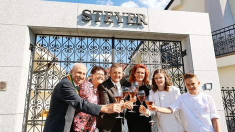 Družina Steyer: Njihov boter trte je tudi Kučan