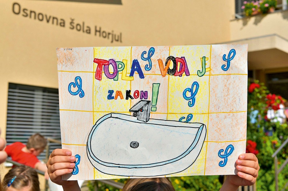 Osnovna šola Horjul: Po 40 letih do tople vode (foto: Robert Krumpak)
