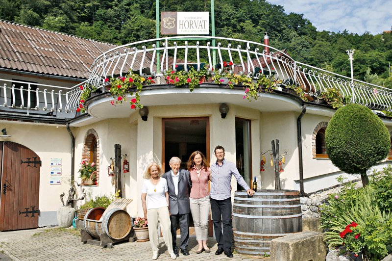 Uspešna vinarska družina Horvat s 55-letno tradicjio (foto: Helena Kermelj)