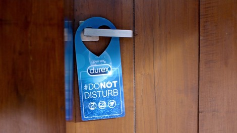 Za več in boljši seks: Durex lansiral družbeni eksperiment #donotdisturb!