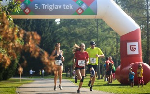 S slovenskimi športnimi junaki teklo kar 2.000 tekačev